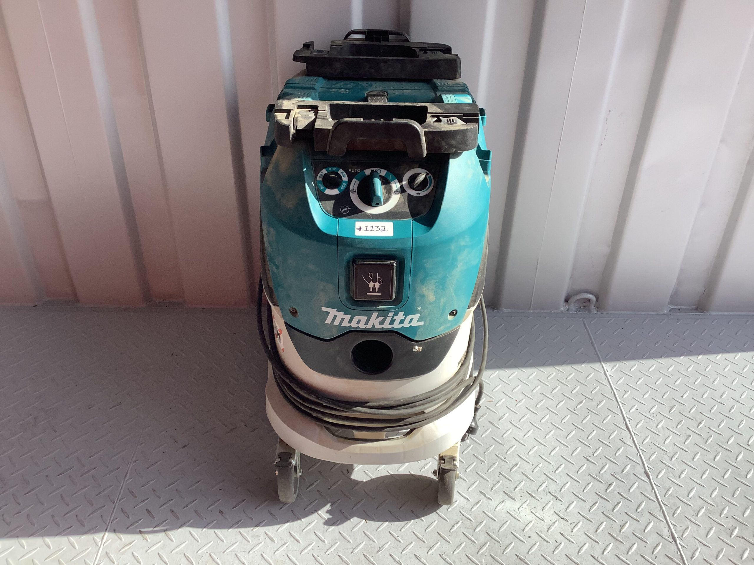 Makita VC4210M 42L Wet/Dry Dust Extraction Vacuum Makita VC4210M 42L Wet/Dry Dust Extraction Vacuum - Image 2