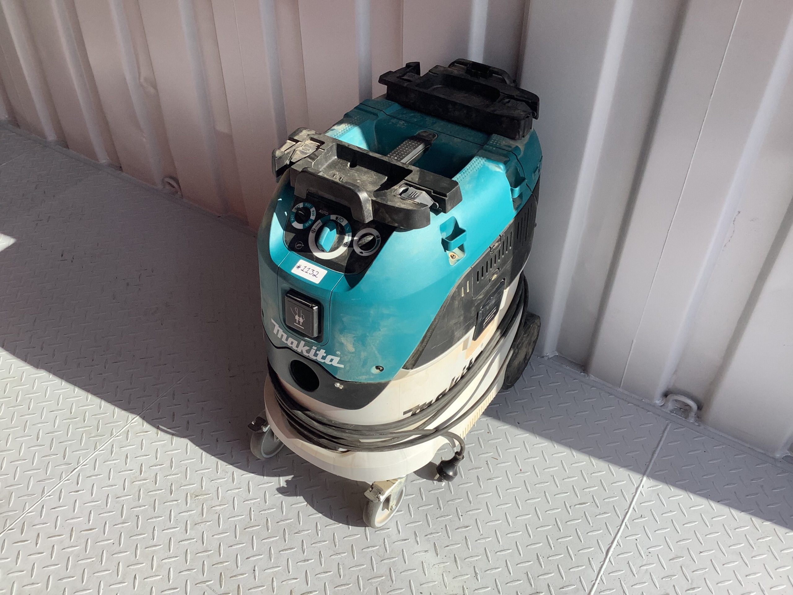 Makita VC4210M 42L Wet/Dry Dust Extraction Vacuum Makita VC4210M 42L Wet/Dry Dust Extraction Vacuum
